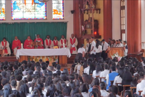 sary article (messe du saint esprit)