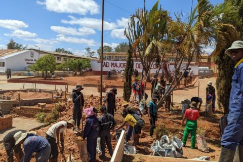 photo_5879838979191326507_y